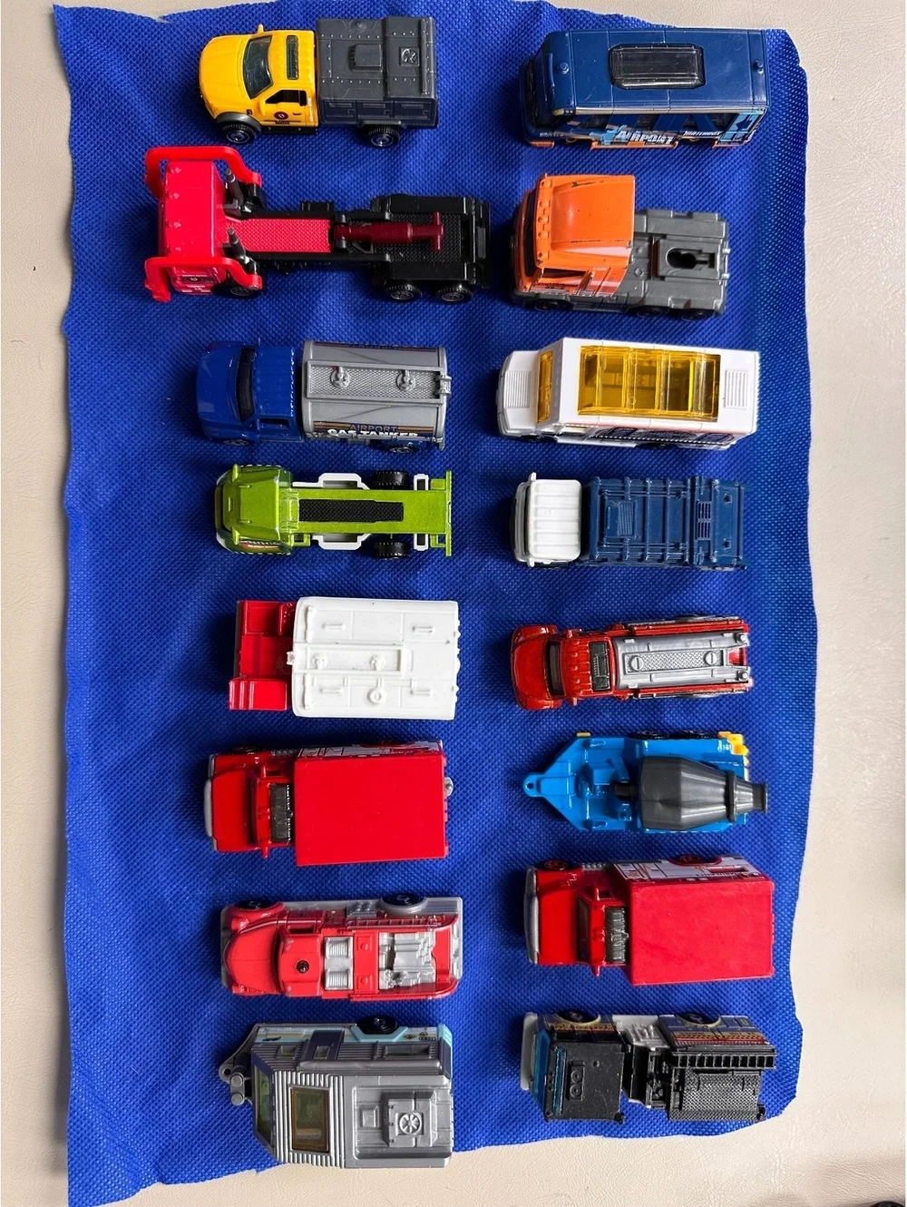 Set of 16 Assorted matchbox Toy Trucks and Vehicles